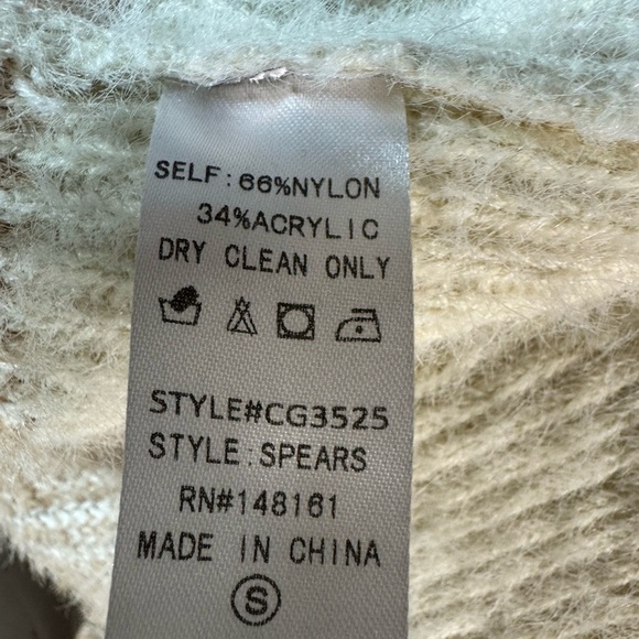 Star Patterned Cream Sweater Size Small - Picture 6 of 8